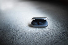 Load image into Gallery viewer, Sol Republic Wireless Earbuds Amps