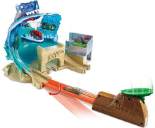 Load image into Gallery viewer, Hot Wheels FNB21 City Shark Beach Battle Play Set, Multicolour