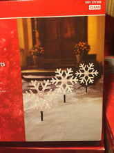 Load image into Gallery viewer, 10 Inch Snowflakes Pathway Lights, 4 Pack